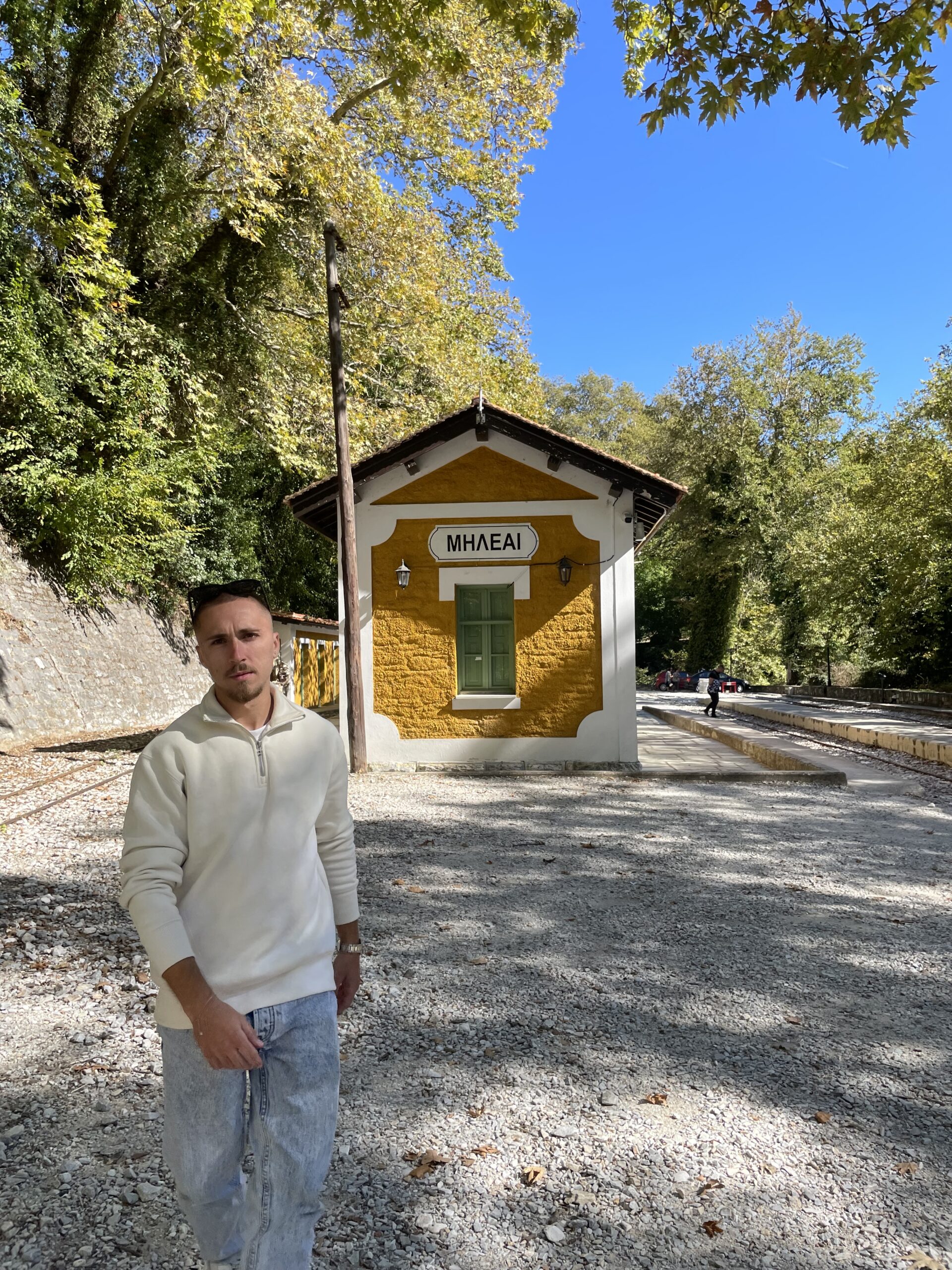 Sergio, 3 years experience, available 8 hours p/w