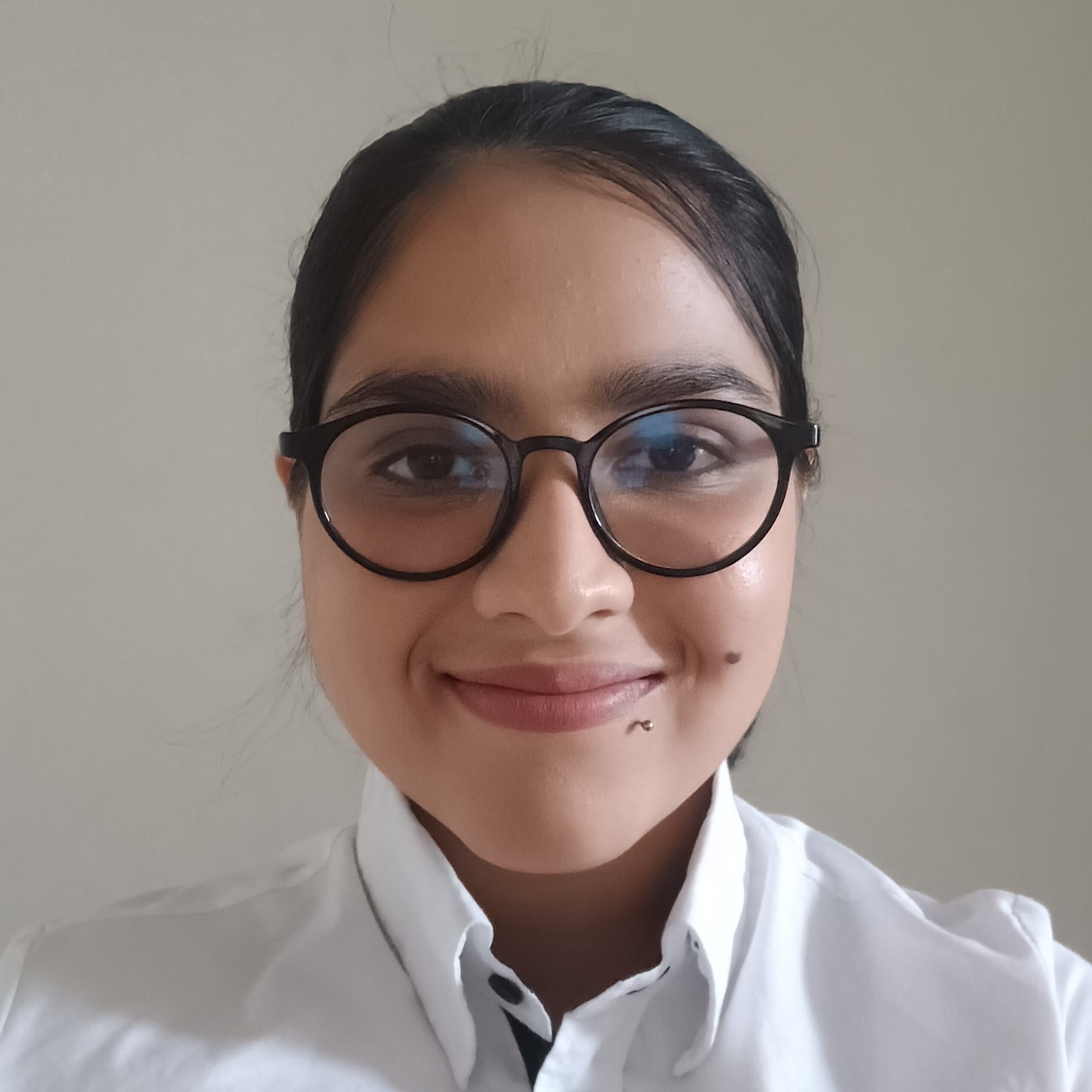 Robyn, 1 year experience, available 15 hours p/w